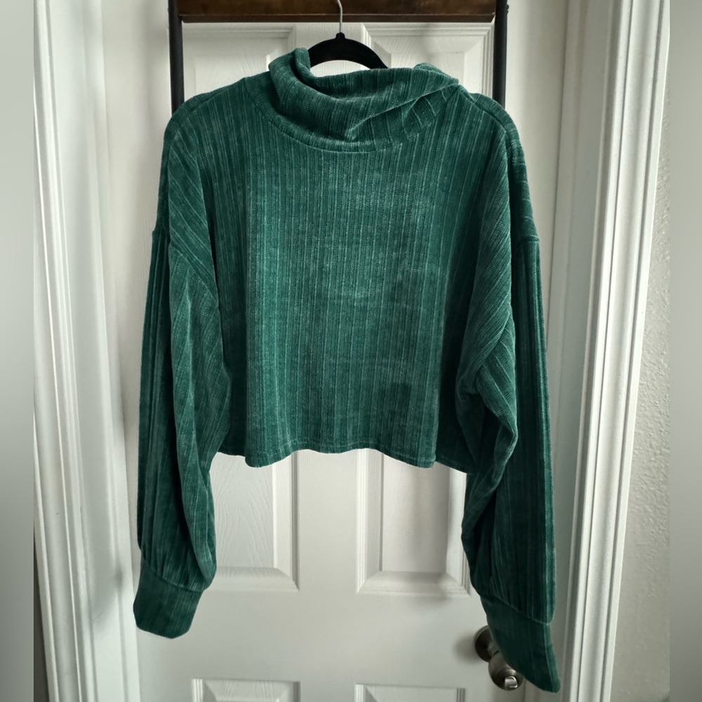 Altar’d State Green Turtle Neck Crop Top Sweater Size XL